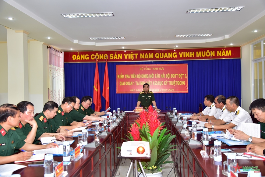 Trung tướng Nguyễn Doãn Anh kiểm tra tiến độ đóng mới tàu tại Nhà máy X55